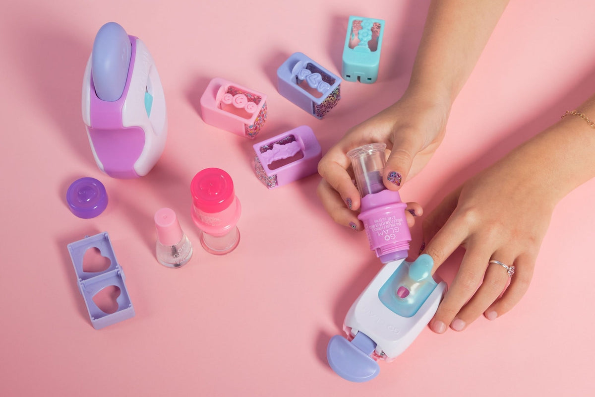 Studio Nail Kit, Style 200 Nails, 4 Designs, 2 Polish Applicators & Mask, Ages 7+