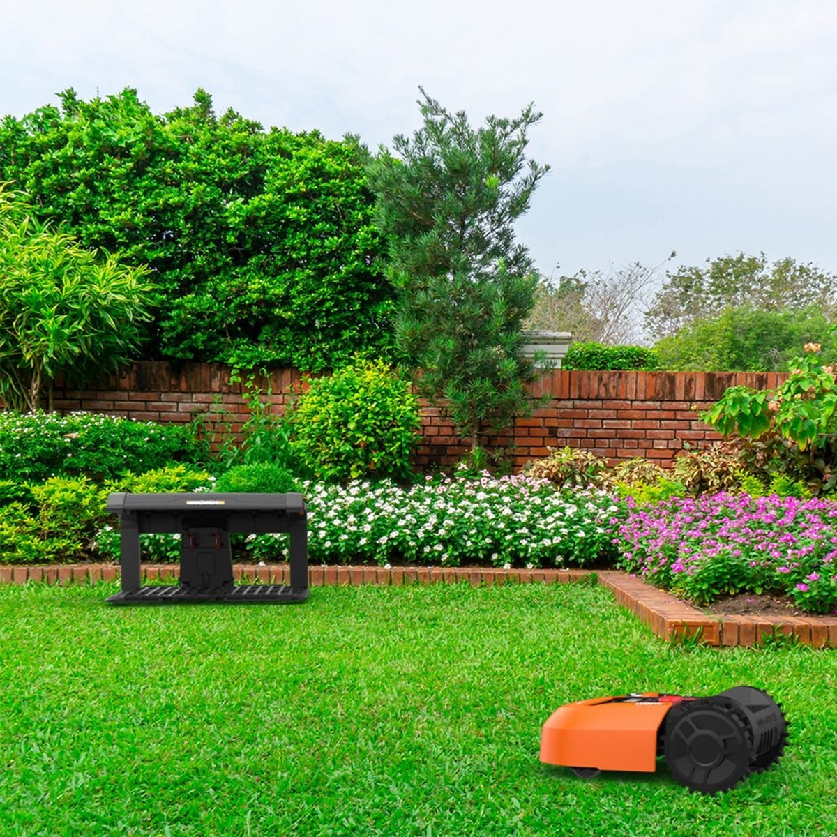 WA0810 Landroid Garage for Robotic Mower with Flip Protection Cover