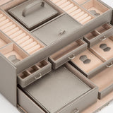 Medium-sized jewelry box, made of tin - 28 compartments, 10 spaces for storing rings, 20 slots for ear piercings 10 compartments for storing necklaces - Includes a handbag