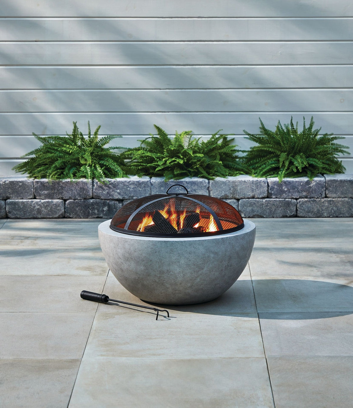 Outdoor Round Steel Wood Burning Firepit with Spark Screen, 24-in